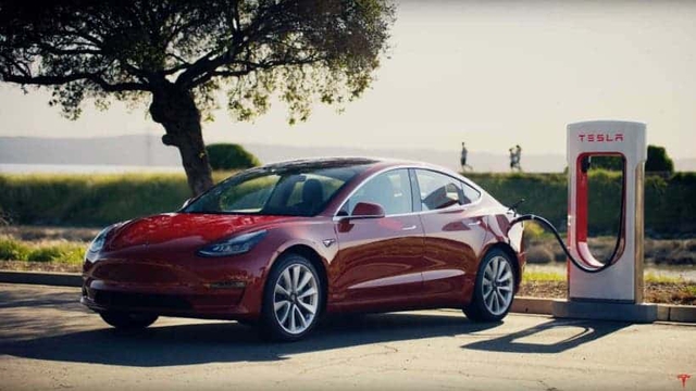 Đây là lý do tại sao bạn không thể bán lại một chiếc xe Tesla trong vòng một năm kể từ khi mua - Ảnh 2.