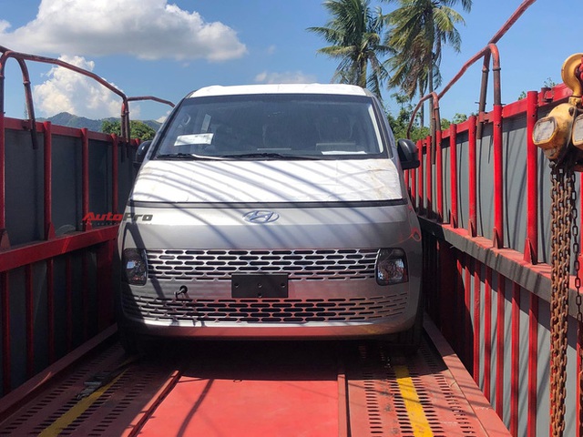 MPV bí ẩn Hyundai Staria 2022 lại xuất hiện tại Việt Nam, đơn vị vận chuyển giải đáp điều mà nhiều người thắc mắc - Ảnh 1.