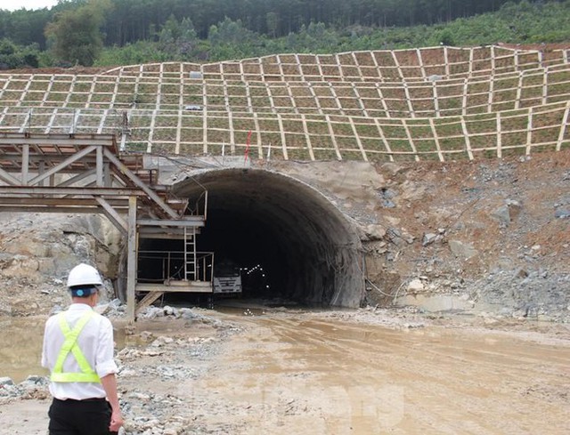  Đi xuyên hầm qua núi dài nhất cao tốc Ninh Bình - Thanh Hóa  - Ảnh 11.