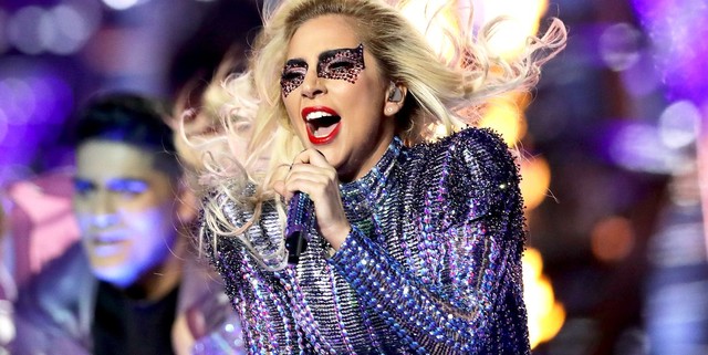 How rich is the unique businessman Lady Gaga: Has assets of more than 7.3 trillion VND, spends money on real estate, expensive cars, spends more than 1.3 billion VND to buy 27 Koi fish - Photo 2.