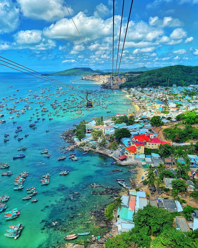 Cảnh ngoạn mục nhìn từ cáp treo vượt biển dài nhất thế giới ở Phú Quốc, cả du khách lẫn dân mạng đều ồ oà kinh ngạc - Ảnh 5.