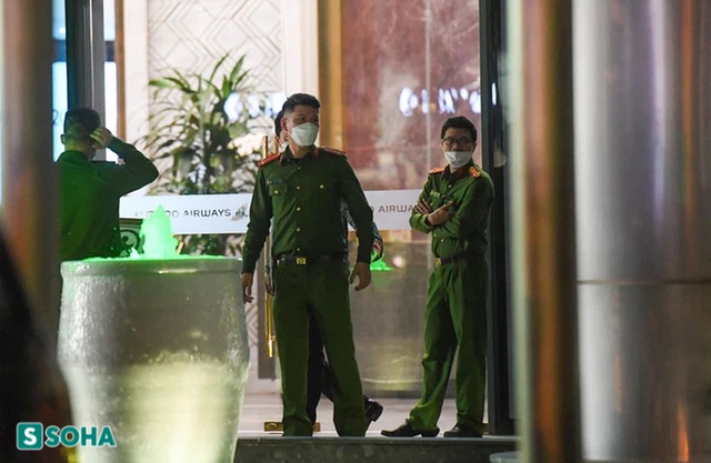 Hàng chục cảnh sát đồng loạt có mặt tại nhà và công ty ông Trịnh Văn Quyết - Ảnh 4.