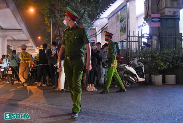 Hàng chục cảnh sát đồng loạt có mặt tại nhà và công ty ông Trịnh Văn Quyết - Ảnh 7.
