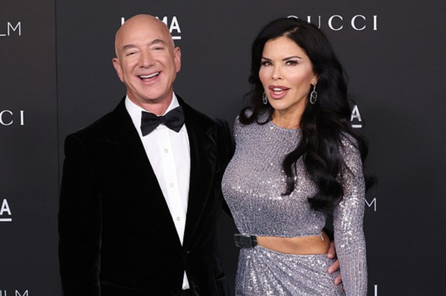 So kè siêu du thuyền của các tỷ phú: Du thuyền hơn 11 nghìn tỷ đồng của Jeff Bezos dài hơn 120 mét, chiếc của Larry Ellison có thang máy, phòng gym - Ảnh 1. So kè siêu du thuyền của các tỷ phú: Du thuyền hơn 11 nghìn tỷ đồng của Jeff Bezos dài hơn 120 mét, chiếc của Larry Ellison có thang máy, phòng gym - Ảnh 1.