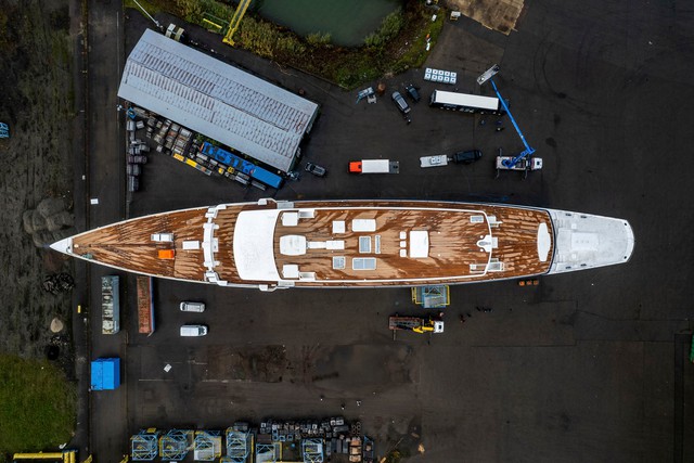 So kè siêu du thuyền của các tỷ phú: Du thuyền hơn 11 nghìn tỷ đồng của Jeff Bezos dài hơn 120 mét, chiếc của Larry Ellison có thang máy, phòng gym - Ảnh 2.