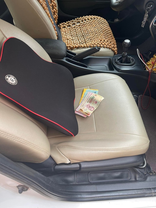 Sao để quên nhiều tiền thế?, tài xế taxi khiến vị khách sửng sốt vì cuộc gọi quá bất ngờ - Ảnh 2. Sao để quên nhiều tiền thế?, tài xế taxi khiến vị khách sửng sốt vì cuộc gọi quá bất ngờ - Ảnh 2.