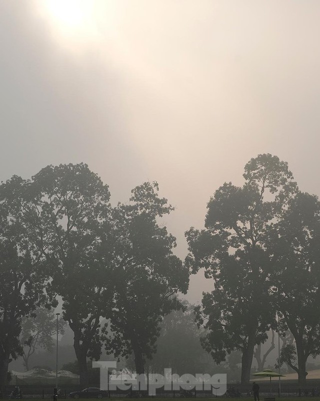  Hà Nội: Cả thành phố bị ‘nuốt chửng’ bởi sương mù  - Ảnh 13.