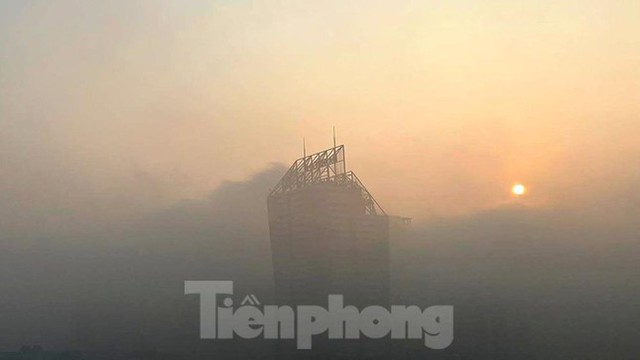 Hà Nội: Cả thành phố bị ‘nuốt chửng’ bởi sương mù  - Ảnh 14.