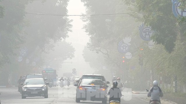  Hà Nội: Cả thành phố bị ‘nuốt chửng’ bởi sương mù  - Ảnh 8.