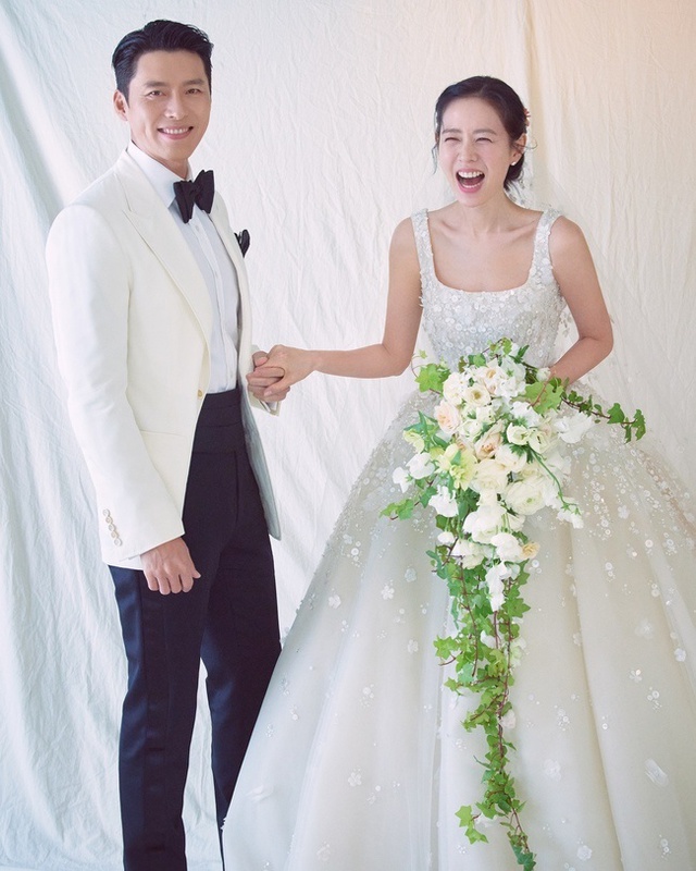 Đám cưới thế kỷ của Hyun Bin và Son Ye Jin: Chi phí tổ chức khoảng 2 tỷ đồng, thực đơn tiệc chiêu đãi xa xỉ và loạt xe sang của khách mời khiến dân tình hoa mắt - Ảnh 2.