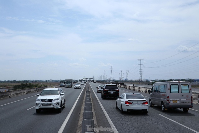  Cận cảnh tuyến cao tốc TPHCM - Trung Lương xuống cấp nghiêm trọng sau 3 năm dừng thu phí - Ảnh 14.