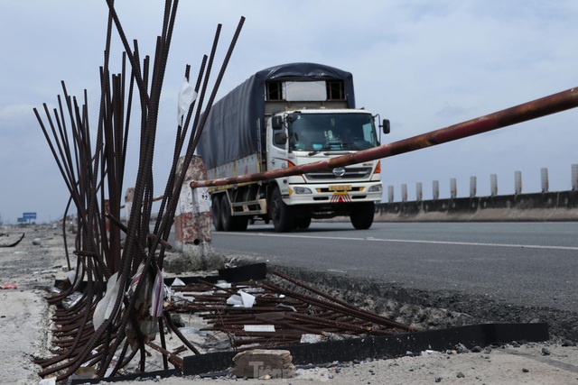  Cận cảnh tuyến cao tốc TPHCM - Trung Lương xuống cấp nghiêm trọng sau 3 năm dừng thu phí - Ảnh 6.
