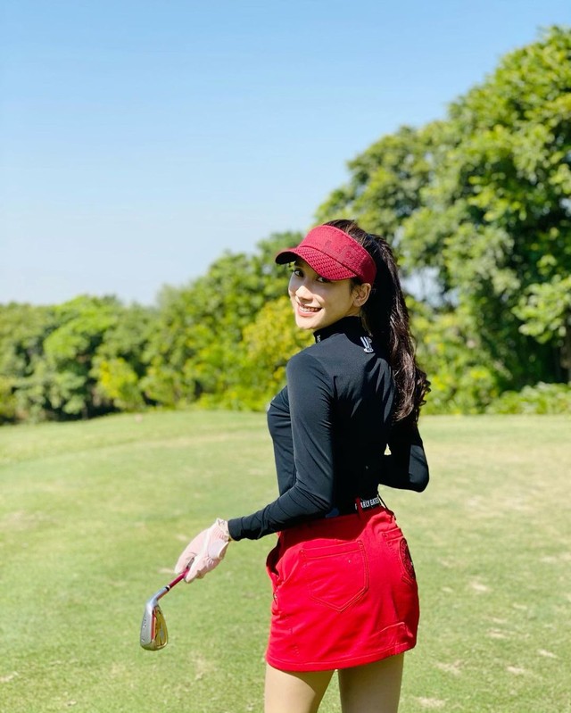 Vợ Tân Chủ tịch FLC từng là Hoa khôi trường Top, là thành viên trong hội “chị đẹp chơi Golf” của nữ thần VTV Mai Ngọc - Ảnh 9.