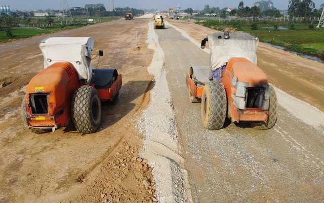 Bộ GTVT khẳng định sẽ hoàn thành 4 dự án cao tốc trong năm 2022, trong đó có đoạn Mai Sơn (Ninh Bình)- QL45 (Thanh Hóa). Ảnh: Trọng Đảng