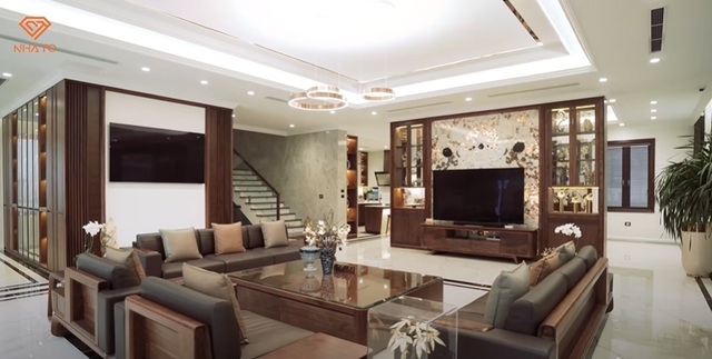 Siêu biệt thự 500 m2 chịu chơi bậc nhất Thái Nguyên: Bộ sofa cỡ đại đắt bằng cả một căn chung cư, phòng ăn gây ấn tượng mạnh mẽ với bức tường vô cùng đặc biệt - Ảnh 8.