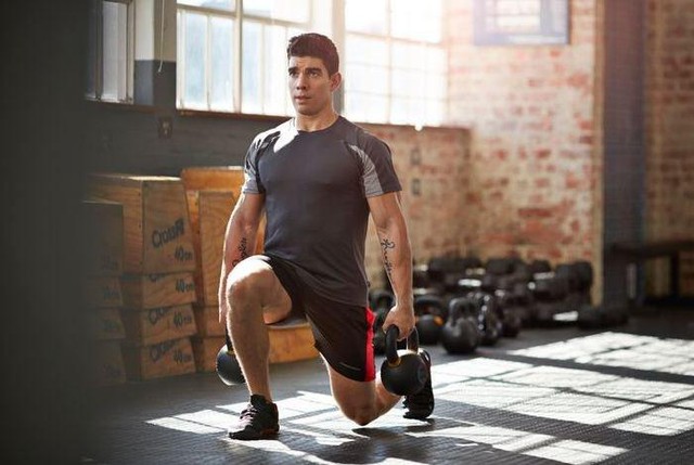 Nhiều người mắc 4 sai lầm khi tập thể dục khiến cơ thể CHỊU HỌA: Lợi ích không thấy mà còn đẩy nhanh lão hoá, tổn thương xương khớp - Ảnh 4.