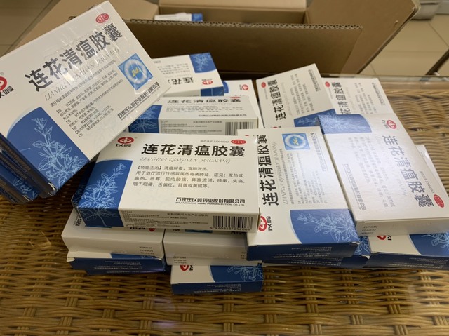 Thu giữ hàng ngàn kit test, hộp thuốc trị Covid-19 có chữ Trung Quốc nhập lậu - Ảnh 2.