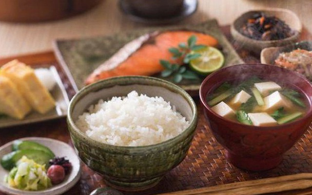 3 kiểu ăn cơm giúp hạ đường huyết, chống béo phì rất hiệu quả của người Nhật: Người Việt hẳn sẽ tiếc nuối vì chưa biết để áp dụng - Ảnh 1.