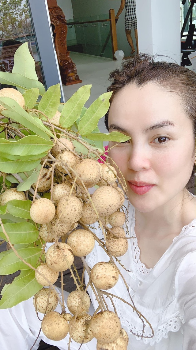 Sống trong biệt thự 280 tỷ, Hoa hậu Phương Lê vẫn miệt mài trồng rau, nuôi gà - Ảnh 3.