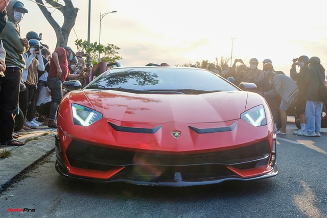 Phan Công Khanh xuất hiện tại show diễn siêu xe đắt đỏ nhất Việt Nam cùng Lamborghini Aventador SVJ giá sau thuế không dưới 50 tỷ đồng - Ảnh 4.
