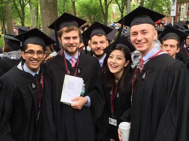 Bà mẹ Harvard tiết lộ sự thật tuyển sinh khắc nghiệt vào các trường danh tiếng: Tiêu chuẩn đầu vào là ngày ngủ 4 tiếng, uống 4 cốc trà, điểm trung bình 4.0 - Ảnh 2.