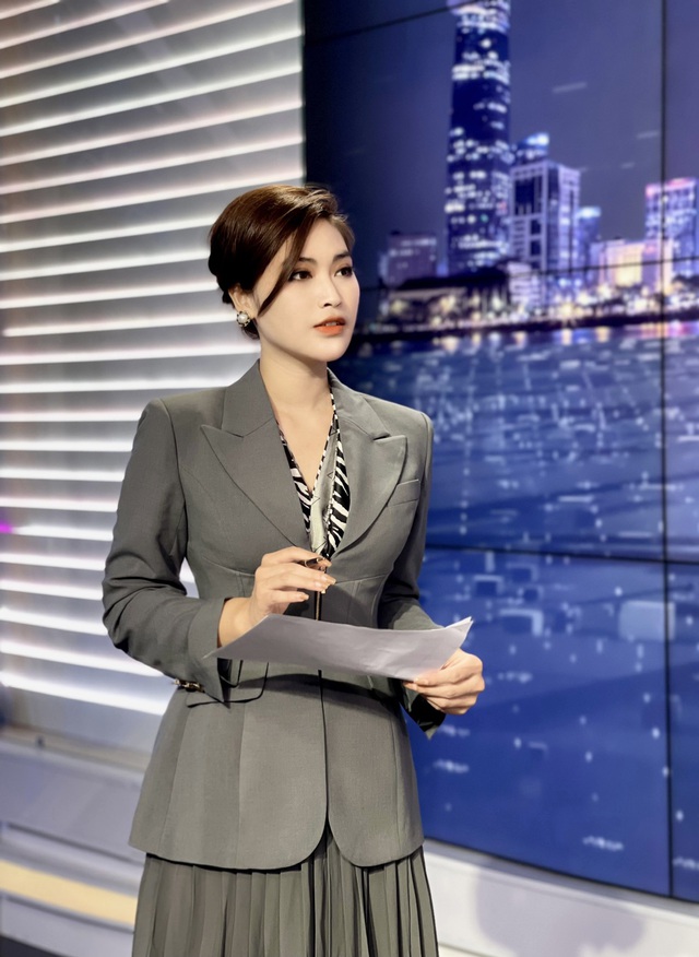 Trương Thủy Tiên - Nữ BTV trẻ nhất đang “giữ sóng” chương trình Truyền hình Quân đội nhân dân - Ảnh 4.