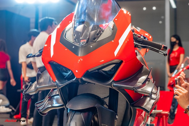 Minh Nhựa mua 5 chiếc Ducati giá gần 9 tỷ đồng cùng lúc: Siêu phẩm Superleggera V4 đầu tiên Việt Nam, số thứ tự là chi tiết đáng tiền - Ảnh 6.