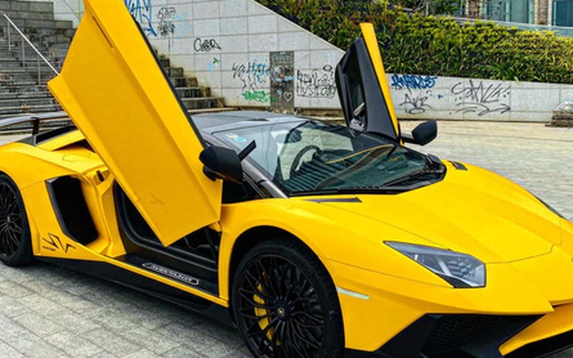 Vừa sắm Lamborghini Aventador SV Roadster đầu tiên Việt Nam, chủ xe chịu  chơi chi hẳn