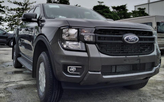 Ford Ranger 2023 lộ diện trần trụi tại Việt Nam: Có phiên bản XLS, nội thất đầy ắp công nghệ, dự kiến ra mắt quý 3