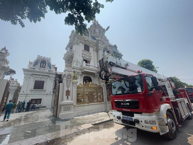  Hiện trường vụ cháy ‘lâu đài’ hàng trăm tỷ ở Quảng Ninh  - Ảnh 11.