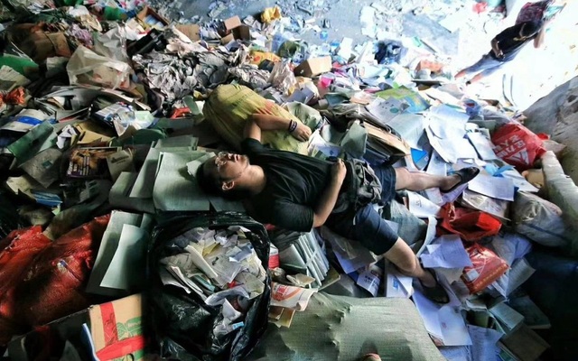 Kẻ săn kho báu trong thùng rác: Từ cử nhân luật đến người ‘nhặt rác kiếm sống’, phá vỡ khuôn mẫu xã hội để lập nghiệp độc lạ