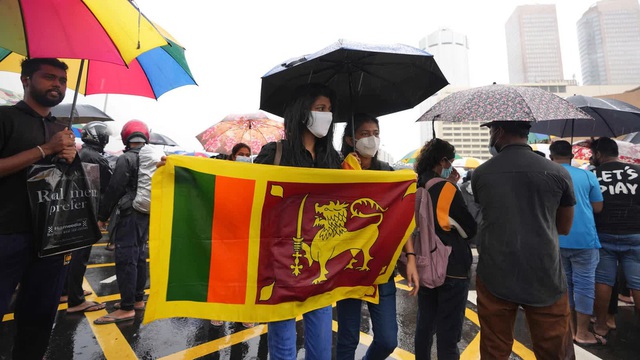 Sri Lanka tuyên bố vỡ nợ, trông chờ Trung Quốc cứu giúp - Ảnh 1.