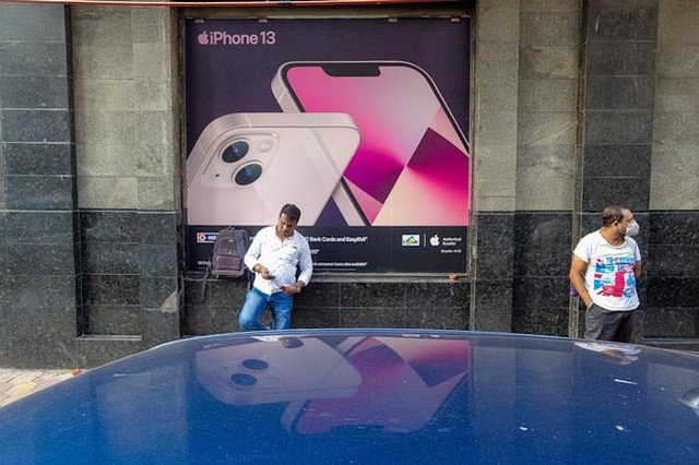 Các nhà máy ở Trung Quốc gặp khó, iPhone 13 lần đầu được sản xuất tại Ấn Độ - Ảnh 2.