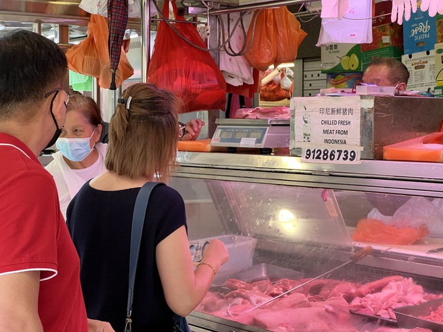 Sức hút bất ngờ tại chợ truyền thống Singapore khiến người dân mê mẩn hơn cả siêu thị? - Ảnh 3.
