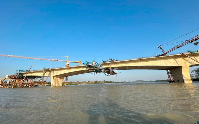Cầu Đọ vượt sông Chu đoạn Thanh Hóa - Nghệ An. Ảnh: Trọng Đảng