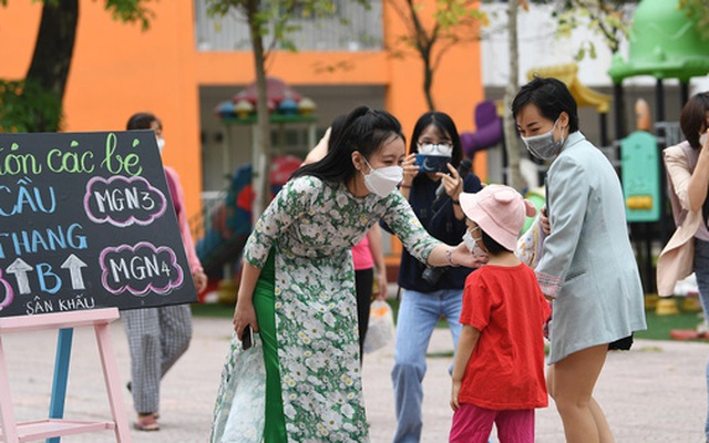 Các bé trẻ mầm non ở Hà Nội sẽ có một môi trường an toàn và tràn đầy niềm vui khi đến với các trường mầm non tại đây. Hãy xem các hình ảnh liên quan để tìm hiểu thêm về các hoạt động và tiện nghi của các trường mầm non tại Hà Nội.