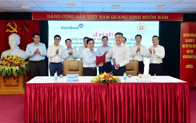 Đại diện lãnh đạo DATC và Vietinbank ký kết Thỏa thuận hợp tác giai đoạn 2022 - 2027