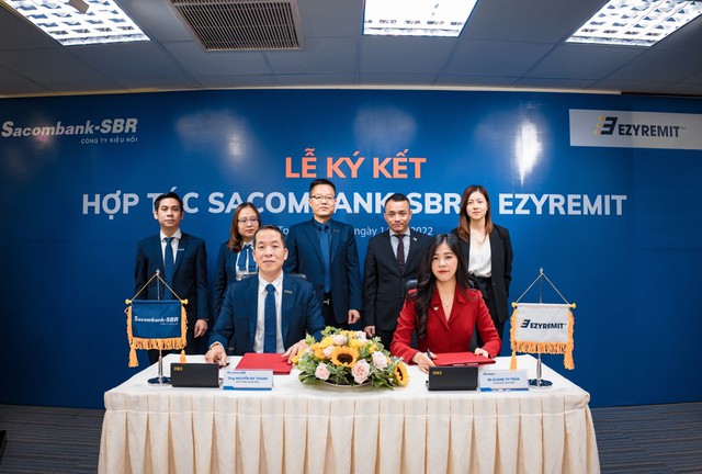Ezyremit ký kết hợp tác chiến lược với Sacombank-SBR - Ảnh 1.