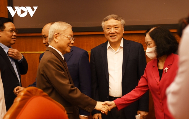 Tổng Bí thư Nguyễn Phú Trọng chủ trì Hội nghị quán triệt Nghị quyết 11 của Bộ Chính trị - Ảnh 1.