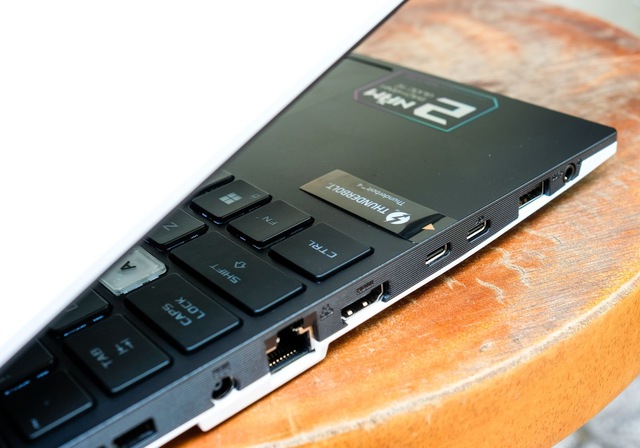 Laptop 26 triệu có thiết kế lạ, cấu hình mạnh từ Asus - Ảnh 3.