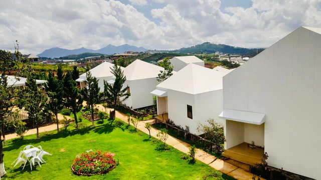 Các khu nghỉ dưỡng triệu đô của sao Việt: Thiết kế đẹp nức nở, nhìn ra biển rộng - đồi xanh, sống giản dị mà ai cũng thèm - Ảnh 13.