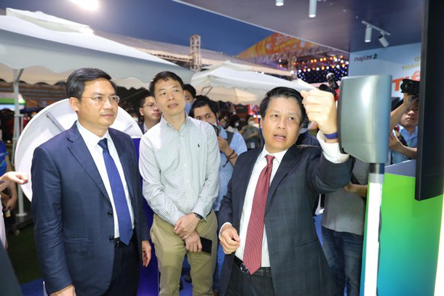  Phó Chủ tịch Hà Nội đánh giá cao tiện ích thanh toán số các gian hàng ở Sóng Festival  - Ảnh 3.