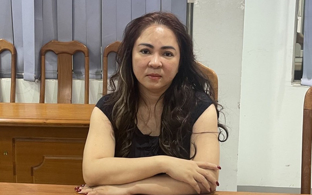 Bà Nguyễn Phương Hằng tại cơ quan điều tra. Ảnh: Công an TP HCM