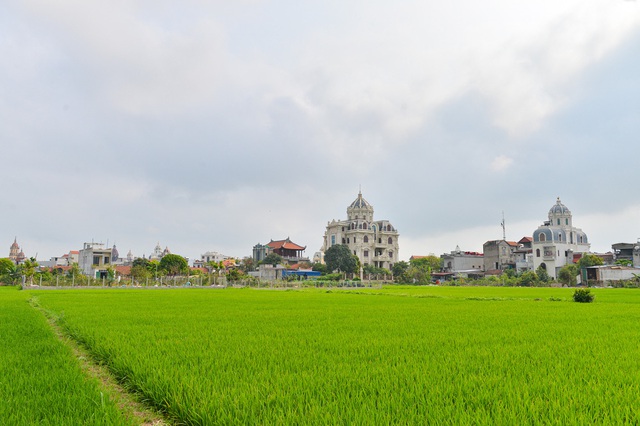  Về làng tỷ phú ở Nam Định ngắm những toà lâu đài mọc san sát, nghe chuyện con trai xây dinh thự tặng bố mẹ - Ảnh 2.