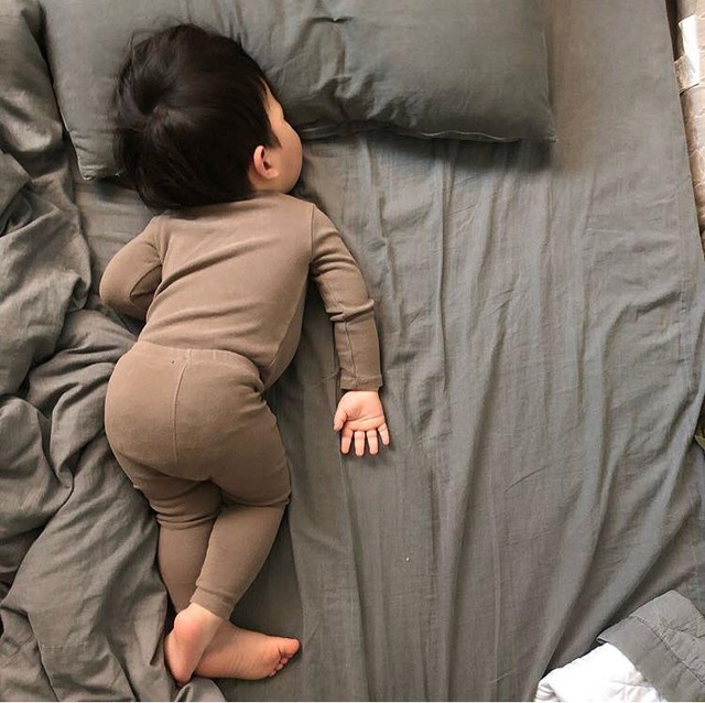 Trẻ tự ngủ và trẻ phải ru mới ngủ có sự khác biệt rõ ràng khi lớn lên, không chỉ ở IQ mà còn ở những yếu tố này, bố mẹ cần lưu ý - Ảnh 2.