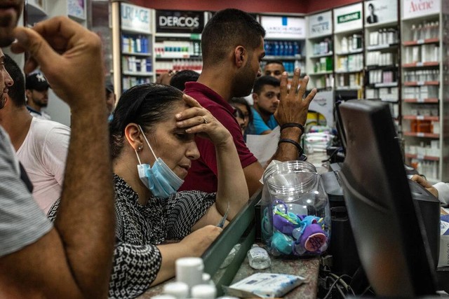 Cuộc khủng hoảng tài chính tồi tệ nhất thế giới ở “Thuỵ Sĩ của Trung Đông”: Cơn bĩ cực mang tên vỡ nợ - Ảnh 4.