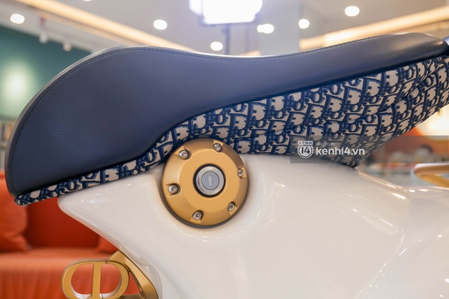  Ngắm cận cảnh xe Vespa 946 Christian Dior: Có gì đặc biệt mà giá lên tới 700 triệu đồng và khiến hội nhà giàu mê mẩn? - Ảnh 14.