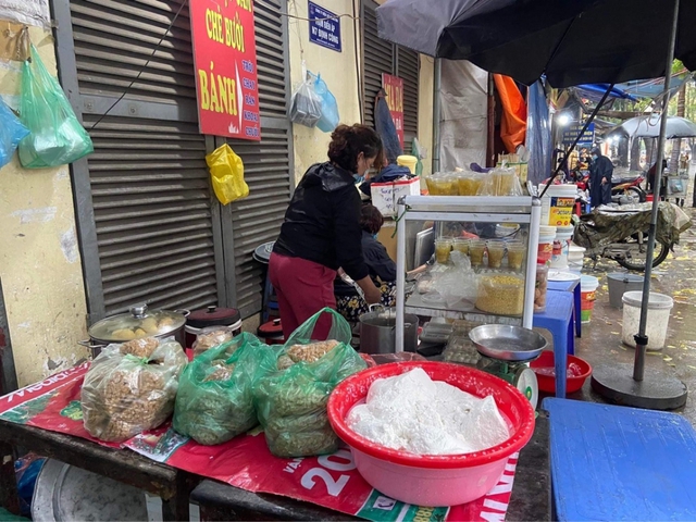 Bán bánh trôi, bánh chay kiếm bộn tiền ngày Tết Hàn thực - Ảnh 3.