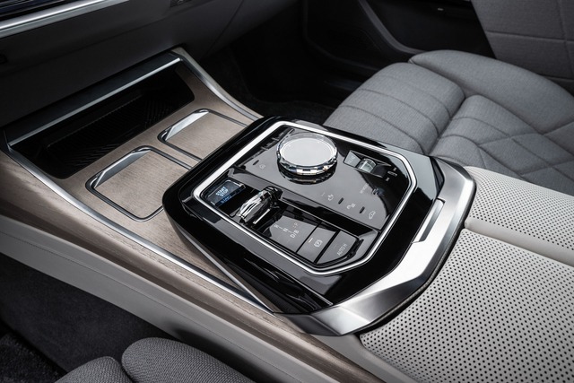 BMW vén màn sedan chạy điện đẳng cấp nhất i7 - dáng truyền thống nhưng cabin gây choáng ngợp, đối thủ đáng gớm nhất của Mercedes EQS - Ảnh 12.
