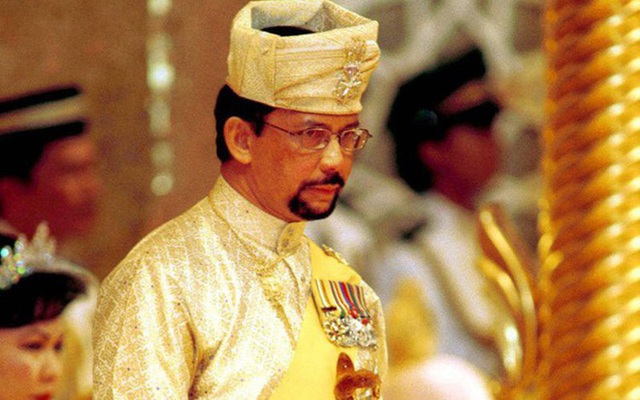 Cuộc sống xa hoa của quốc vương Brunei cùng khối tài sản khổng lồ, sẵn sàng dát vàng bất kì thứ gì trong tầm mắt - Ảnh 2.